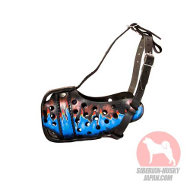 「青い火」の絵で装飾された　スタイリッシュな犬用口輪（革製）