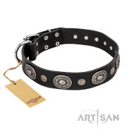 ‘Black Tie’ スタイルのFDT Artisanデザインのデコ革首輪