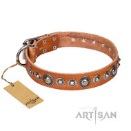 ‘Daily Chic’ スタイルのFDT Artisanのデザイナー革首輪 ‘Daily Chic’ スタイルのFDT Artisanのデザイナー革首輪